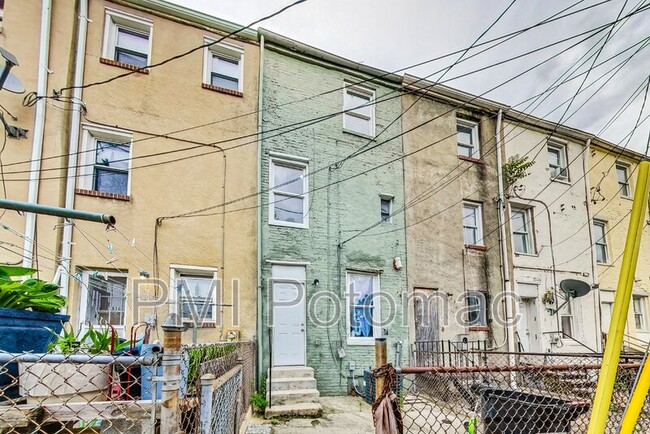 Building Photo - 834 N Stricker St