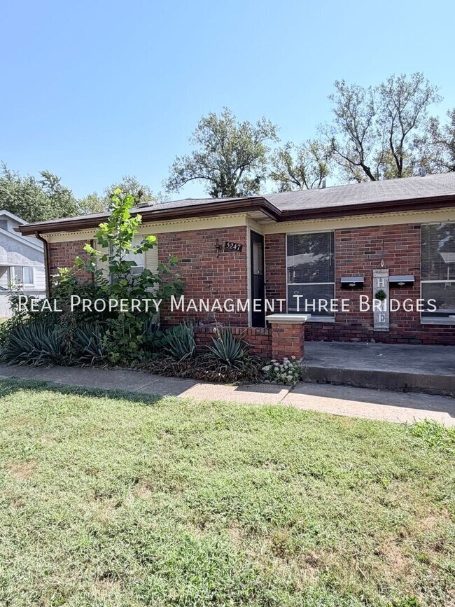 Building Photo - 5247 Ville Anita Ct