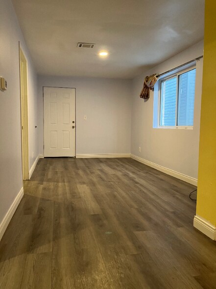 Building Photo - 1639 W 38th Pl