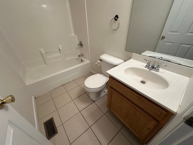 Building Photo - 1651 W Kole Dr