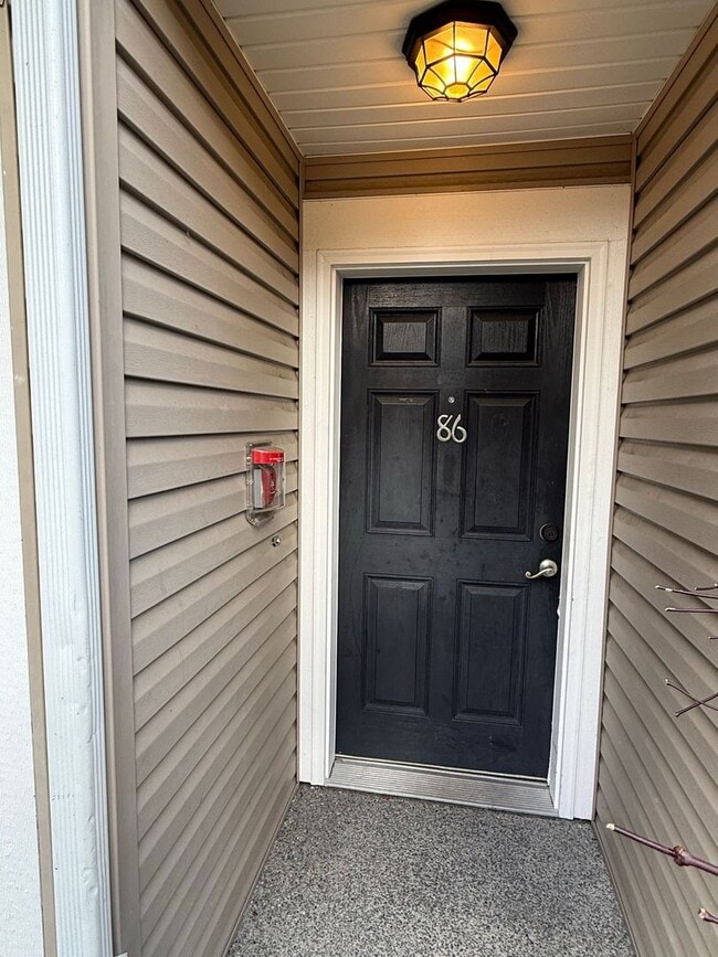 Building Photo - 4 bedroom townhome in Alicia Meadows with $500.00 off February rent if moved in by January end!