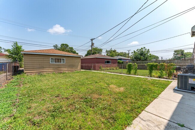 Building Photo - 4507 S Leamington Ave