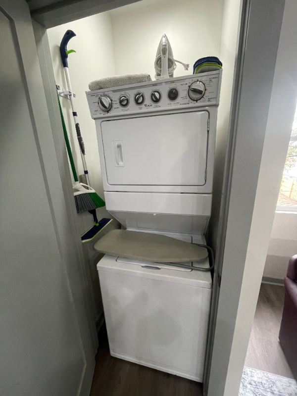 Building Photo - 2253 N Kenwood Ave