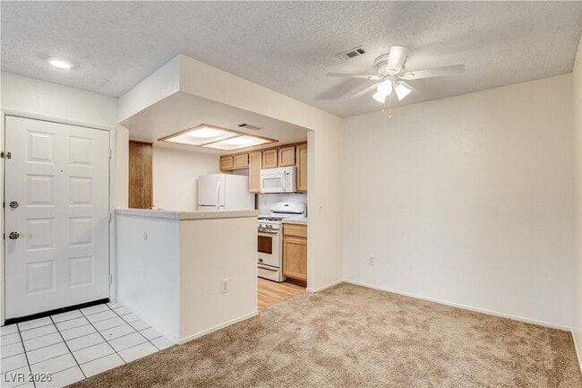 Building Photo - 7100 W Pirates Cove Rd