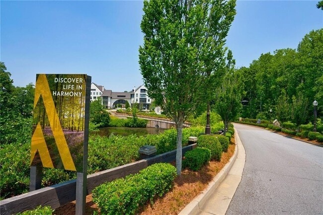 Building Photo - 6562 Beacon Dr