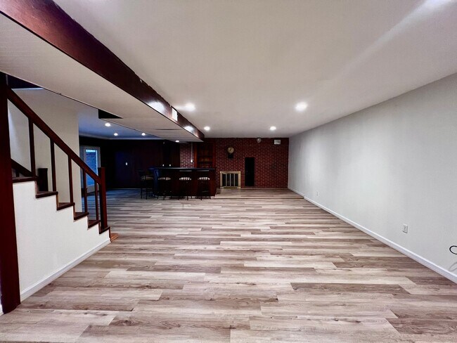 Building Photo - STUNNING home with fully finished BASEMENT!!!