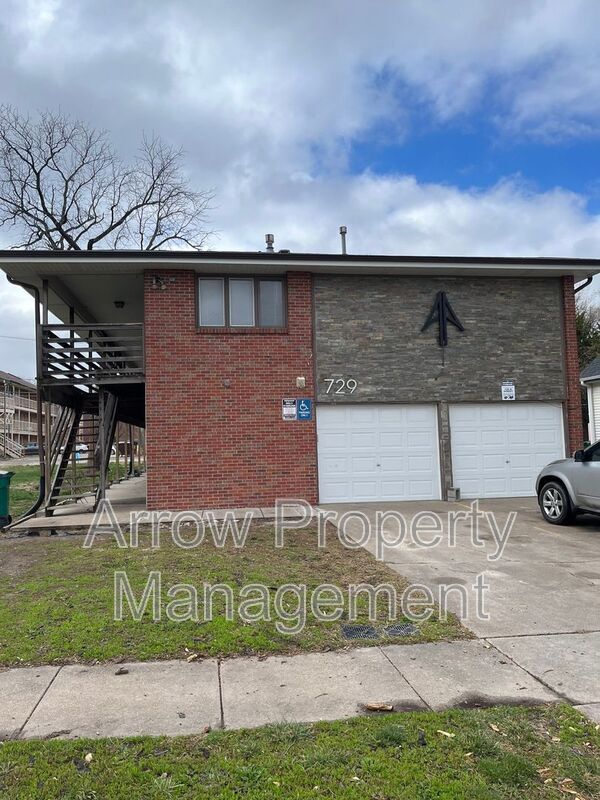 Building Photo - 729 H St