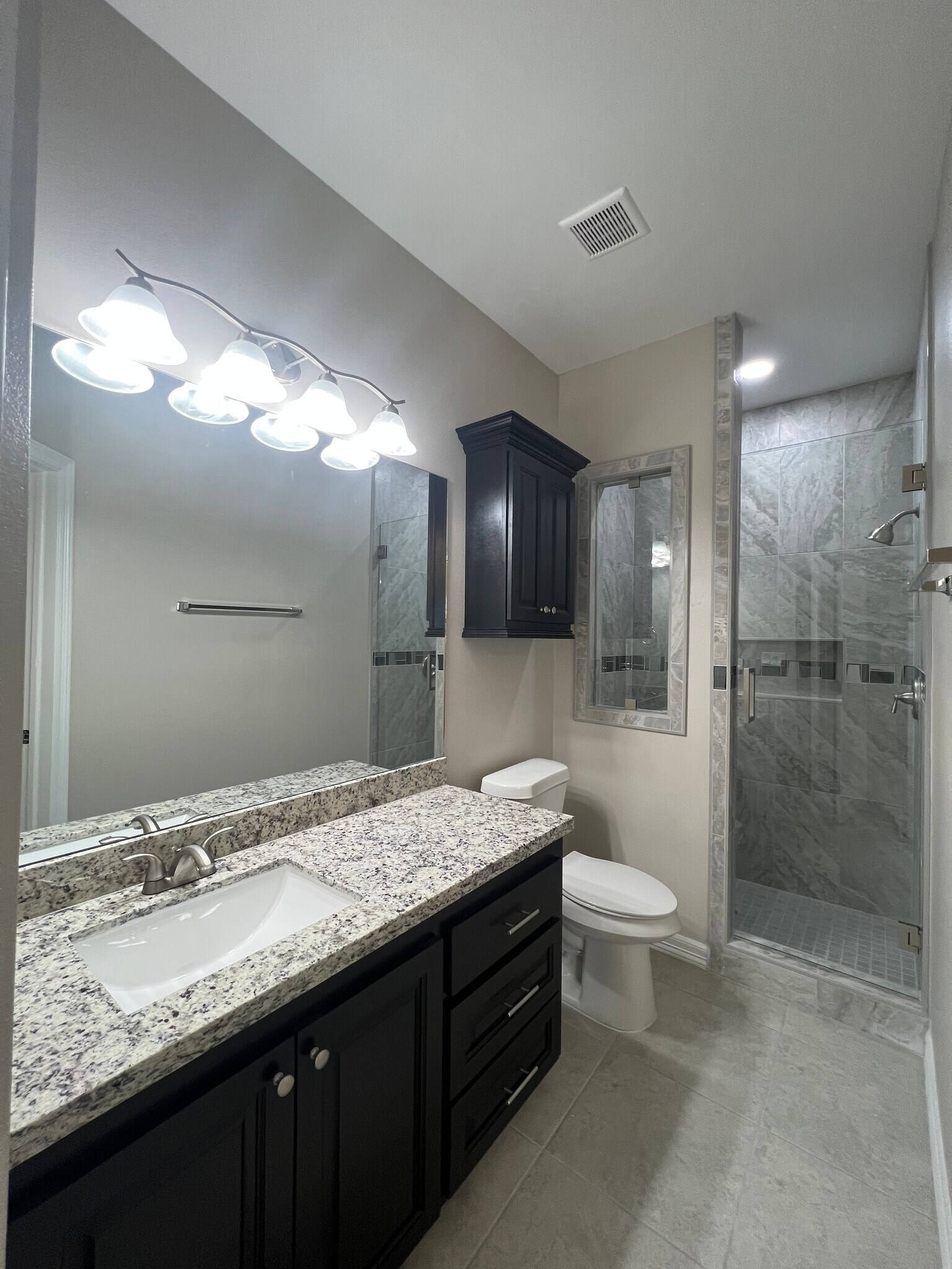 Master bathroom - 3900 E Richardson Rd