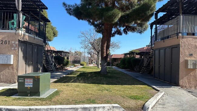 Building Photo - BEAUTIFUL 2 BEDS 1 1/2  BATHROOM APARTMENT