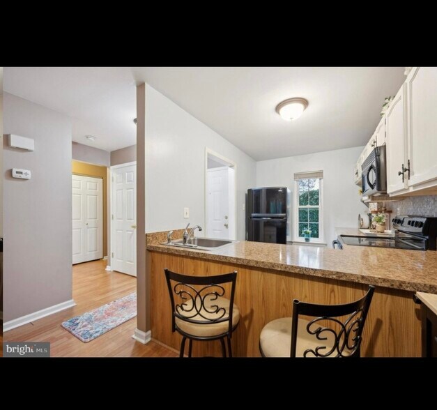 Building Photo - 338 Cashel Ct