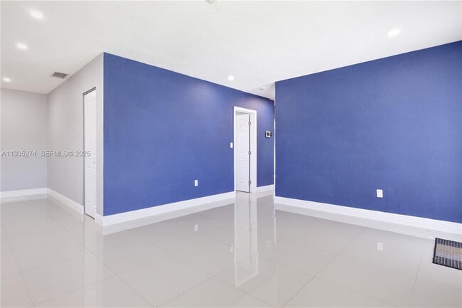 Building Photo - 4165 W 5th Ln