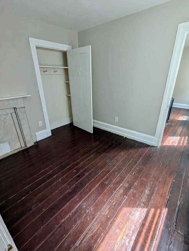 Building Photo - 609 N 11th St