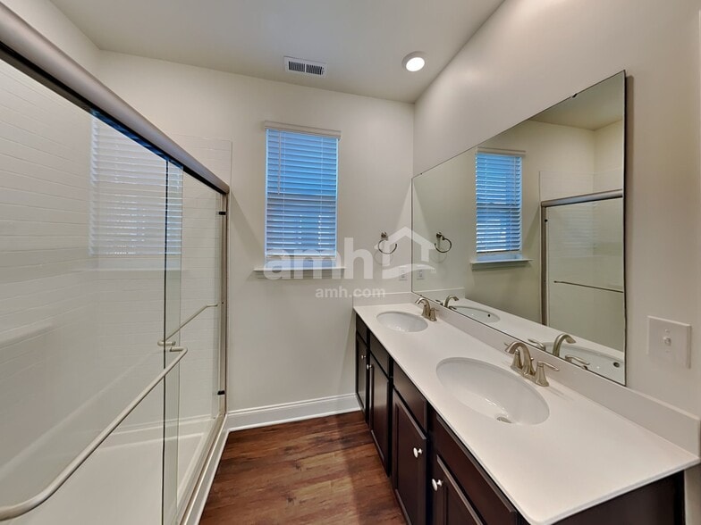 Building Photo - 606 Rivermist Dr