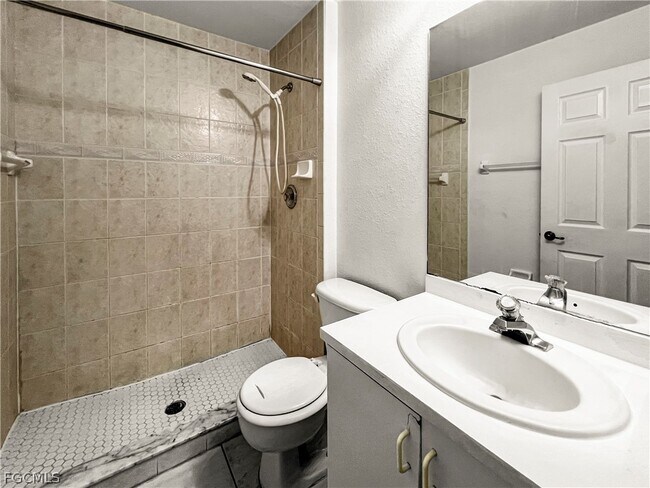 Building Photo - 1215 SE 8th Ave