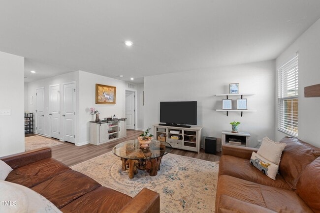 Building Photo - 45 Florentine Ct