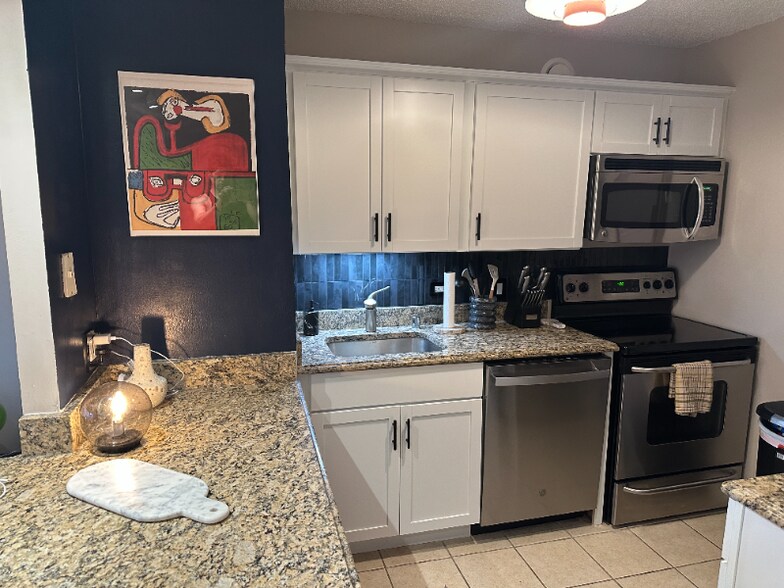 Building Photo - 30 E Huron St