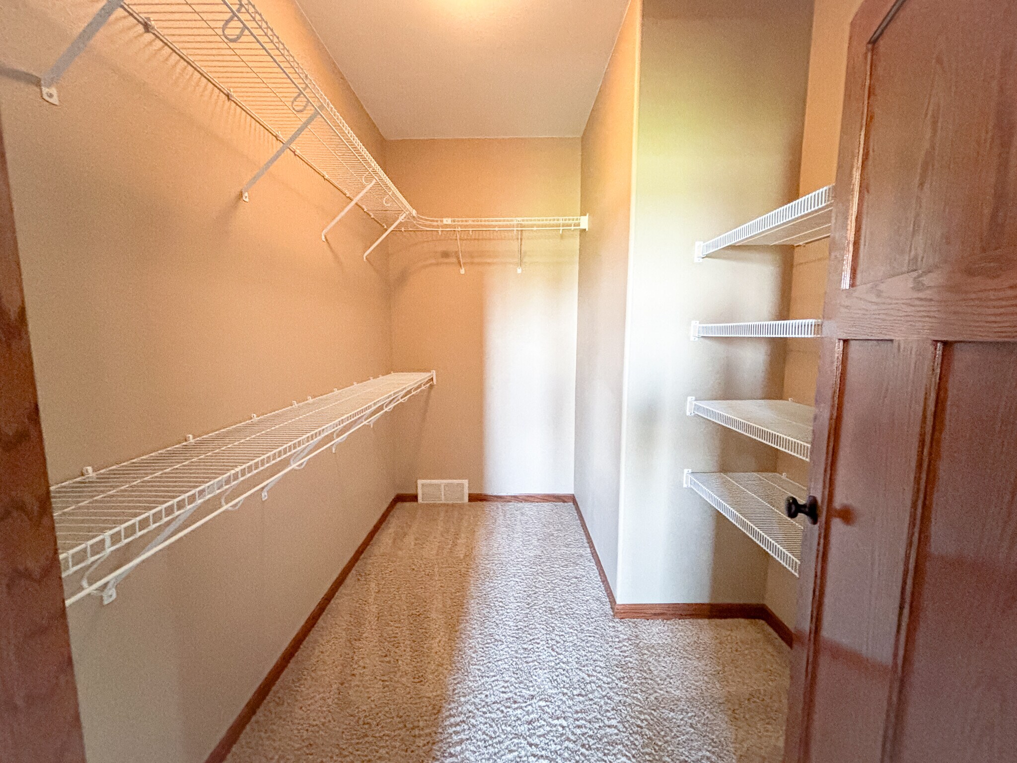Building Photo - 958 Parkland Dr