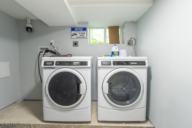 Building Photo - 43 Tillinghast St