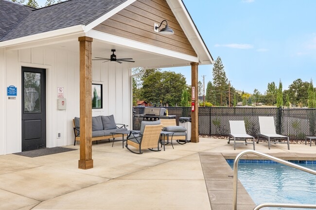 Building Photo - 317 Talons Dr