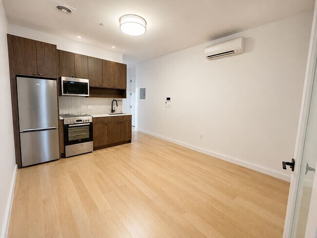 Building Photo - 368 Leonard St