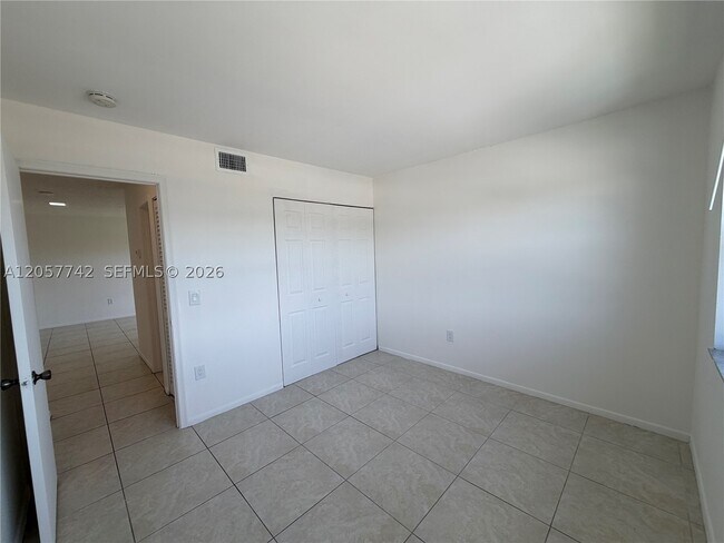 Building Photo - 411 NW 100th Pl