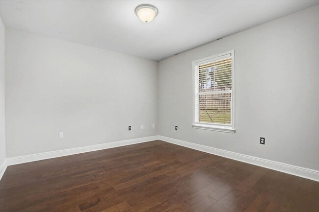 Building Photo - HEART OF DAPHNE!