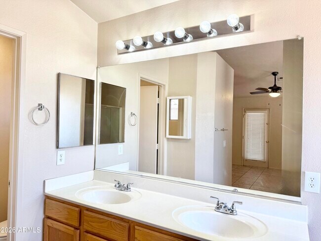 Building Photo - 16128 W Sherman St