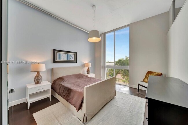 Building Photo - 2100 Van Buren St