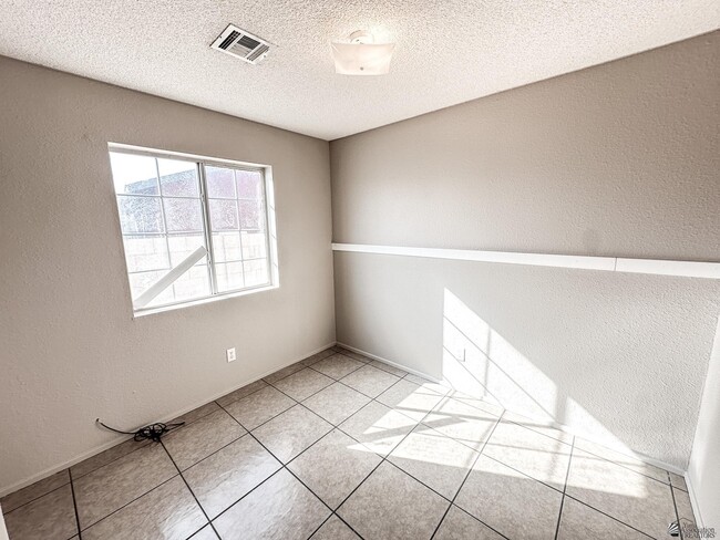 Building Photo - 3845 S Cactus Wren Way