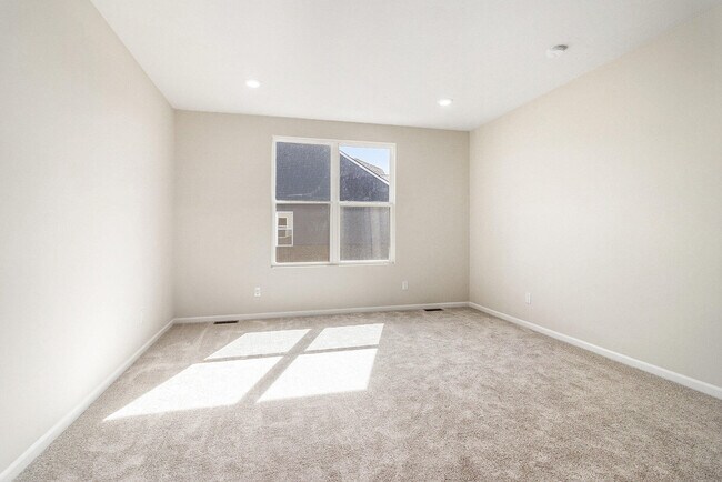 Building Photo - 6579 Foothill Dr