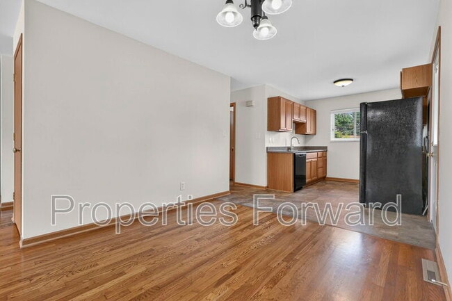 Building Photo - 3127 Thomas Ave