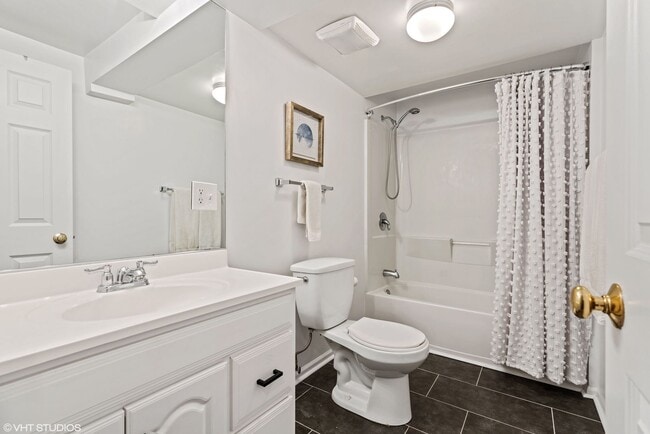 Building Photo - 2524 N Washtenaw Ave