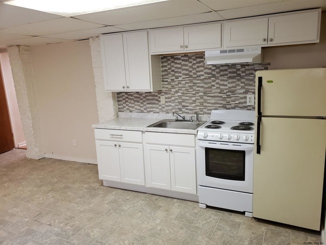 Building Photo - 718 East St