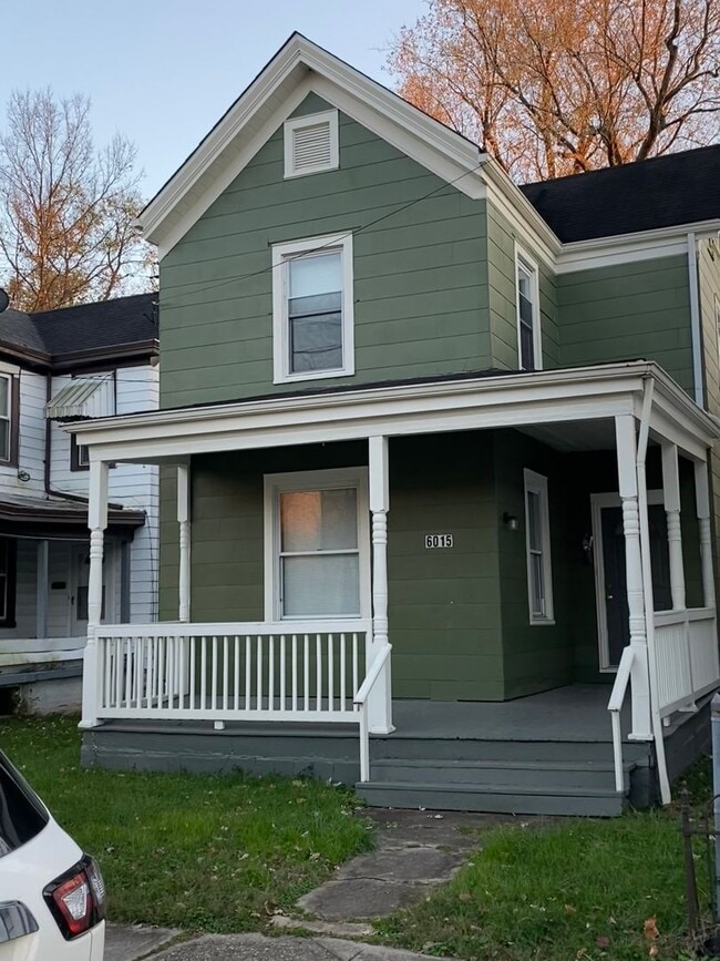 Building Photo - Beautifully updated and Spacious!  2 Bed House in Madisonville with walk through!!