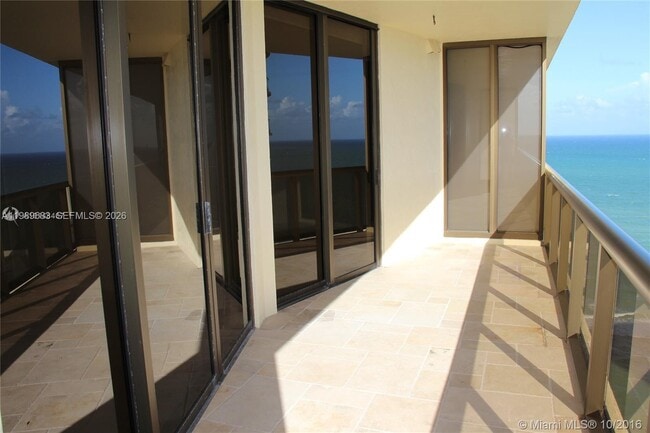 Building Photo - 16275 Collins Ave