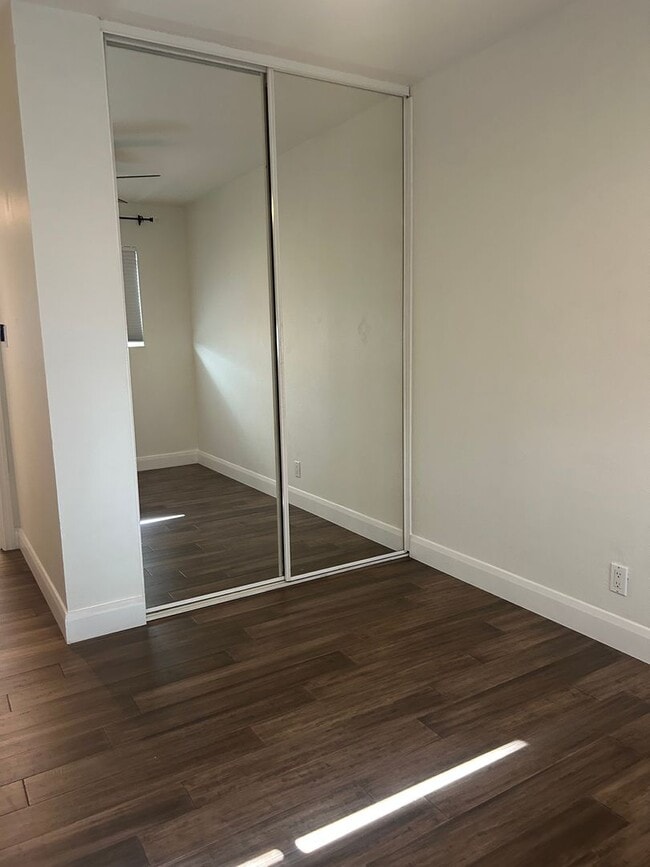 Building Photo - Updated Home