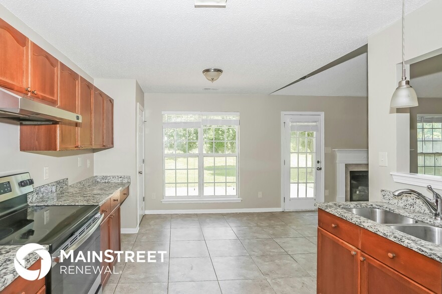 Building Photo - 13503 Willow Falls Rd