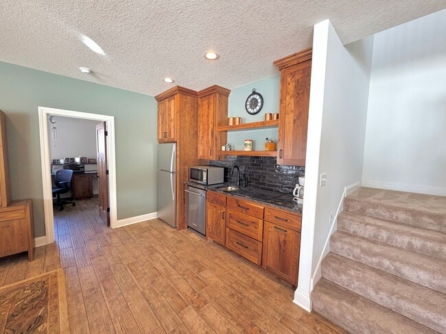 Building Photo - MUST SEE!  Gorgeous - Fully Furnished - New Construction Home in Delano.  No Detail Left To Be De...