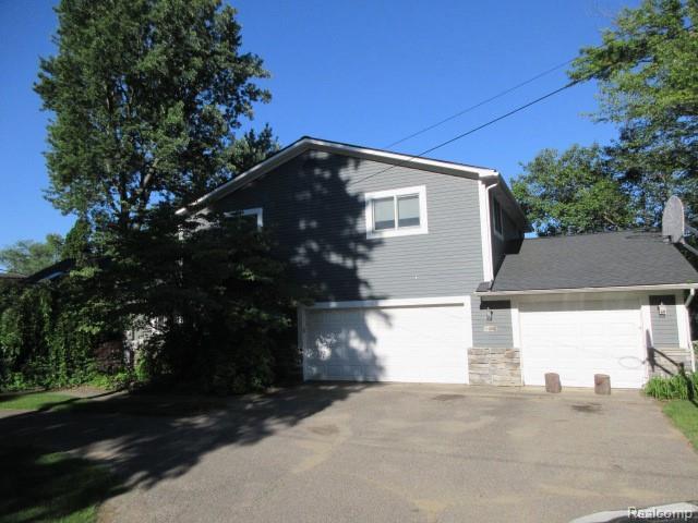 Building Photo - 4870 Lakeview Blvd