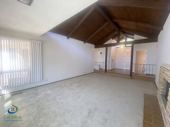 Building Photo - $9595 - 6 Bed/4.5 Ba Executive Home in Los Altos HIlls/With Pool/Separate Inlaw Unit