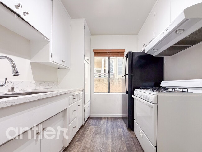 Building Photo - 14270 Dickens St