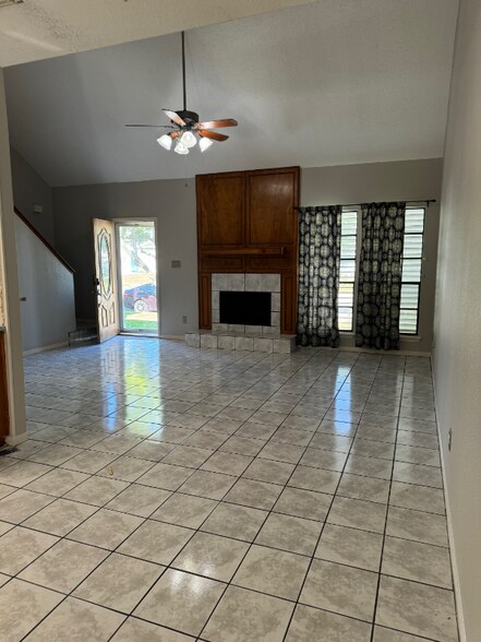 Building Photo - 3025 Quail Springs Rd