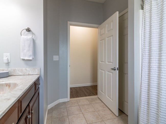 Building Photo - YEAR-ROUND - UNFURNISHED - CONDO  - WOODS ...