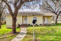 Building Photo - 1119 N LBJ Dr