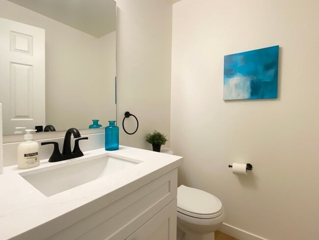 Building Photo - FULLY UPDATED Auburn home near Thomas Jefferson HS