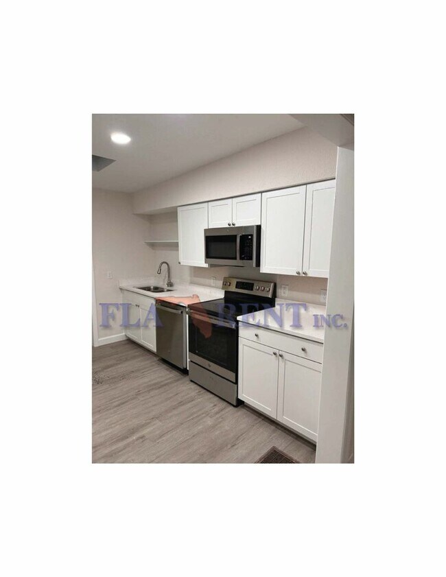 Building Photo - 4/2 Bungalow in Geneva!!