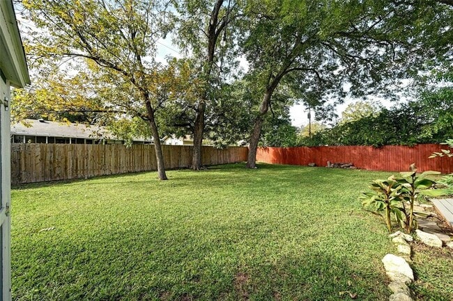Building Photo - 1009 Alden Dr