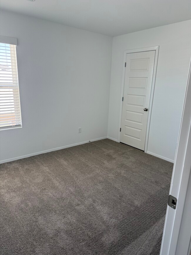 Building Photo - 6805 SW Dignity Ave