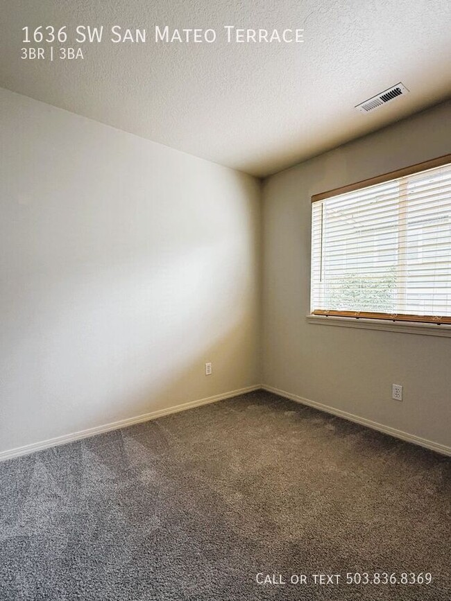Building Photo - 1636 SW San Mateo Terrace