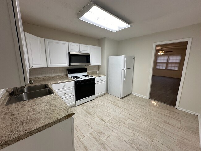 Building Photo - 195 N Etowah Dr